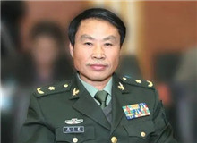 【周大新】	李丹夢(mèng)丨《周大新小說的文化闡釋——由<湖光山色>說開去》；	李杰俊丨《作為“還鄉(xiāng)”的周大新小說》。