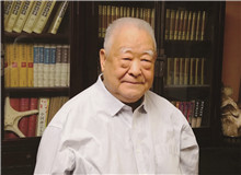【徐懷中】	汪守德丨《以一顆真正的文學(xué)之心寫作》；	董夏青青丨《<牽風(fēng)記>：“回返未來(lái)”的美學(xué)呼喚》。