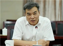 潘凱雄：別開生面的紅色敘事　　節(jié)奏上無論是快抑或是慢，其語言則是一如既往的優(yōu)雅、精準(zhǔn)和凝練……[詳細(xì)]