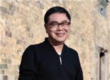 湖南文藝出版社：相信高峰就在前方　　惟楚有材，于斯為盛。成立于1985年的湖南文藝出版社，一直是南中國原創(chuàng)文學(xué)出版的重鎮(zhèn)。[詳細(xì)]