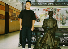 鮑磊：林白的作品溫暖了我二十年的歲月　　第一次讀林白的作品是在2002年11月，我在山西五臺(tái)山進(jìn)行一個(gè)月的寫生的時(shí)候……[詳細(xì)]