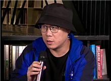石一楓：“兵行險招”的小說　　笛安以前的小說，“我”經常是個女孩，而這部小說雖然寫得很順，但是有其“兵行險招”之處。[詳細]