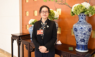 全國人大代表、重慶作協(xié)主席冉冉　