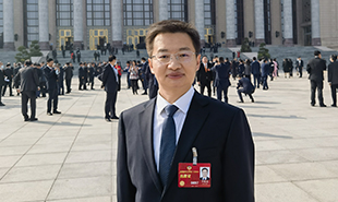 全國政協(xié)委員、山西省作協(xié)主席李駿虎　