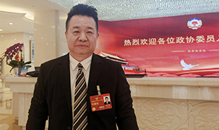 全國政協(xié)委員，中國作協(xié)主席團委員、書記處書記邱華棟