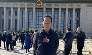 全國政協(xié)委員、北京十月文藝出版社總編輯韓敬群 