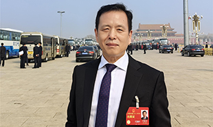 全國人大代表，中國作協(xié)黨組成員、副主席、書記處書記李敬澤