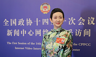 全國政協(xié)委員、中國東方演藝集團歌唱家劉玉婉