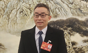 全國人大代表，廣西文聯(lián)主席、廣西作協(xié)主席田代琳