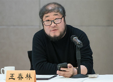 王春林：坐標(biāo)系藝術(shù)結(jié)構(gòu)與敘述視角的設(shè)定　　要想更好地進(jìn)入作品，就必須意識(shí)到那篇《我和祖奶》的后記的重要性。[詳細(xì)]
