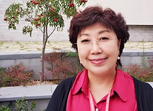 徐坤：《神圣婚姻》寫的是家族里的真人真事　　這部書的很多情節(jié)都是家族里的真人真事，聽的時候在想，應(yīng)該用什么方式把故事寫出來……[詳細]
