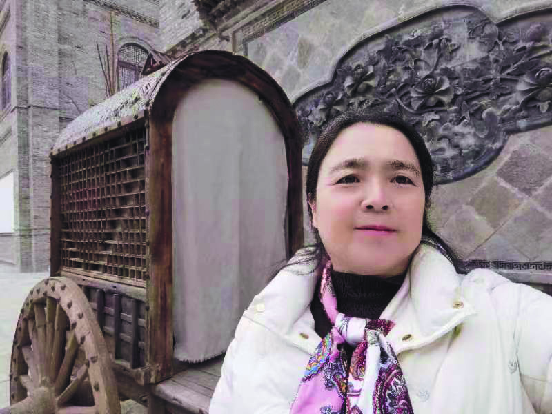 徐彥利，科幻作家，自1998年起發(fā)表作品，已發(fā)表近500篇科幻小說(shuō)及研究論文等，出版《奇幻森林逃生記》《心靈探測(cè)師》《先鋒敘事新探》《中國(guó)科幻史話》《中國(guó)當(dāng)代小說(shuō)主潮》《中國(guó)當(dāng)代小說(shuō)流變史》等著作。曾獲華語(yǔ)科幻星云獎(jiǎng)、少兒科幻星云獎(jiǎng)及世界華人科普獎(jiǎng)等獎(jiǎng)項(xiàng)。