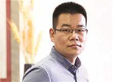 徐則臣談《金枝》：一部“還鄉(xiāng)之作”　　 在小說的一頁非常明白地寫到“金枝玉葉”四個字，我才判定這的確是寫給女性的一首頌歌……[詳細]