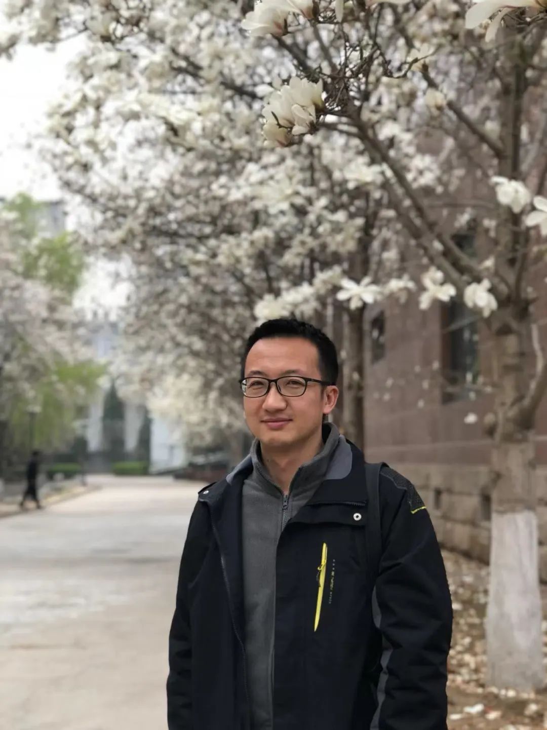 李一默，山西右玉人，寫小說，發(fā)表若干。