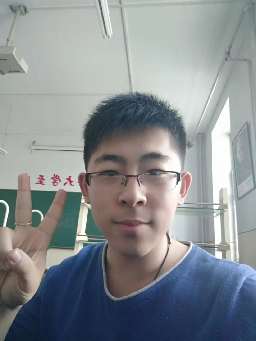 王九天，1995年生，吉林省洮南市人，中國科學技術大學化學專業(yè)在讀博士研究生。文學作品曾入選中國作家網(wǎng)原創(chuàng)頻道“本周之星”欄目。