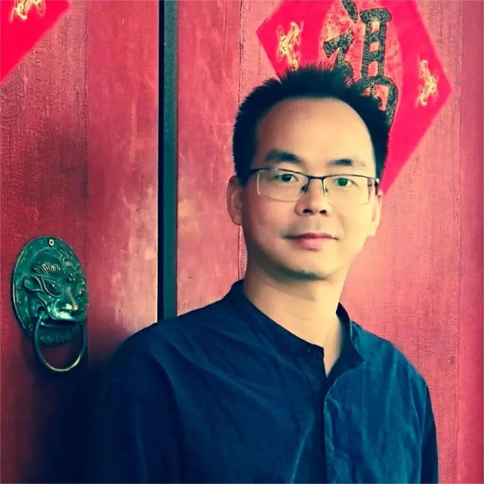 李德南，文學(xué)博士、青年評(píng)論家、專業(yè)作家。