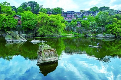 唐代造像石，位于四川省自貢市貢井區(qū)。