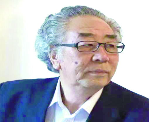 蒙古族詩人阿爾泰從1966年開始發(fā)表作品，1980年代起以一系列風格獨特的詩作馳騁詩壇。他曾任《花的原野》主編、內(nèi)蒙古作協(xié)主席。2022年，推出8卷（9冊）的《阿爾泰文集》。近期，內(nèi)蒙古師范大學教授滿全帶領(lǐng)學生阿力瑪、文鵬對他進行專訪。