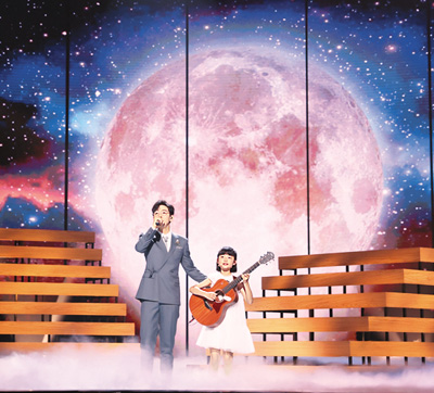 　胡夏（左）、周昭妍演繹《靜夜思》  　　出品方供圖