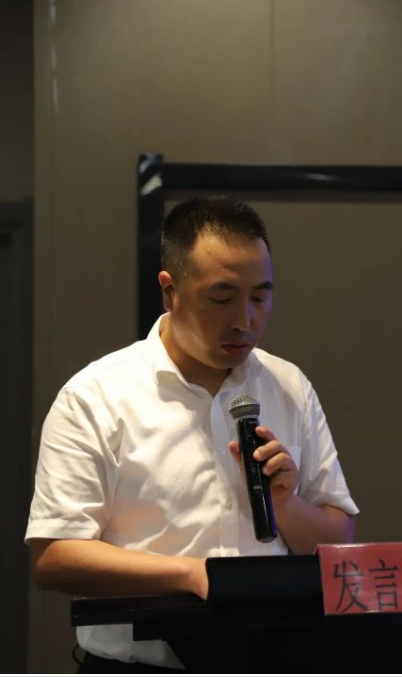 呼倫貝爾市翻譯家協(xié)會副主席、秘書長陳巴爾虎旗文聯(lián)副主席慶和