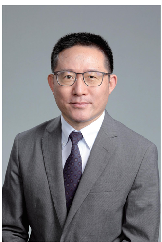 郜元寶，1966年生，安徽銅陵人，復旦大學中文系教授、博士生導師、教育部長江學者特聘教授。兼任中國魯迅研究會副會長、中國當代文學學會副會長、中國現(xiàn)代文學學會副會長。專攻中國現(xiàn)當代文學，著有《拯救大地》《遺珠偶拾》《時文瑣談》《小說說小》《漢語別史》《魯迅六講》《魯迅六講二集》等。先后獲“馮牧文學獎”“唐弢獎”“王瑤獎”“魯迅文學獎”。