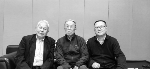  2022年1月，李少君和謝冕、王蒙兩位老師合影。      本版圖片均為受訪者供圖