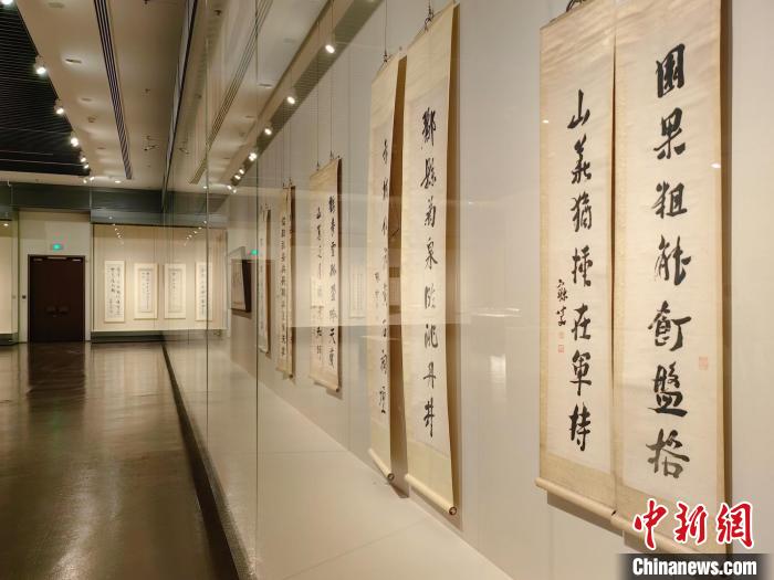 《歷史的星辰——近現(xiàn)代海派書法大展》在中華藝術(shù)宮(上海美術(shù)館)展出?！　≈腥A藝術(shù)宮 供圖