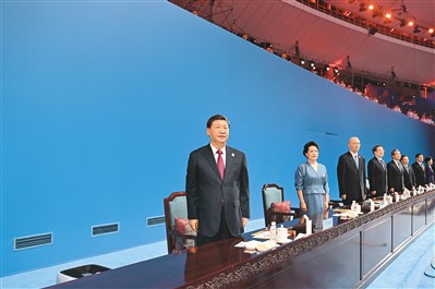 7月28日晚，第三十一屆世界大學(xué)生夏季運(yùn)動(dòng)會(huì)在四川省成都市隆重開幕。習(xí)近平、蔡奇、丁薛祥等黨和國(guó)家領(lǐng)導(dǎo)人出席開幕式。   新華社記者 謝環(huán)馳攝