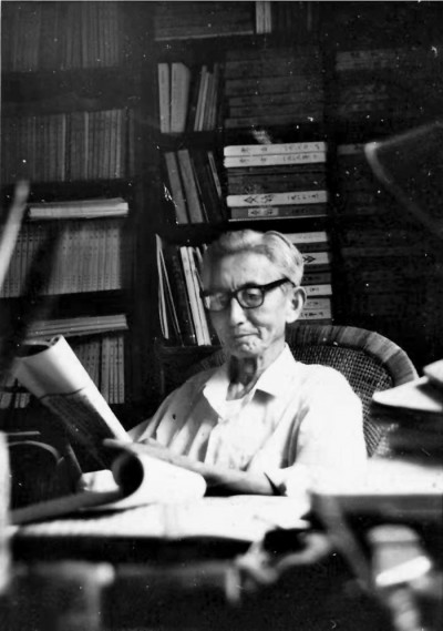 學(xué)人小傳  劉敦愿（1918—1997），湖北漢陽(yáng)人。1944年畢業(yè)于國(guó)立藝術(shù)專科學(xué)校西畫(huà)科。1947年應(yīng)聘于山東大學(xué)，先后在中文系、歷史系執(zhí)教。早年致力于山東地區(qū)田野考古調(diào)查，晚年專注于美術(shù)考古研究，針對(duì)史前陶器藝術(shù)、商周青銅藝術(shù)、東周與漢代繪畫(huà)藝術(shù)等問(wèn)題撰寫(xiě)了一系列論文。著有《劉敦愿文集》。