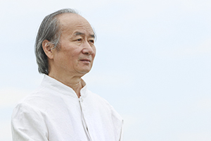 獲獎作品：《本巴》作者：劉亮程         獲獎感言　　我希望我的小說《本巴》也能夠讓更多的人關(guān)注《江格爾》，關(guān)注中國的史詩。文學(xué)對土地的回饋一如江格爾史詩中讓“人人活在25歲青春”，土地上的一往無前和生老病死，被文學(xué)挽留和保存，那些只活過一世的人們，在文學(xué)中永久地活著。文學(xué)以虛構(gòu)之力，護(hù)愛著這個世界的真實(shí)。