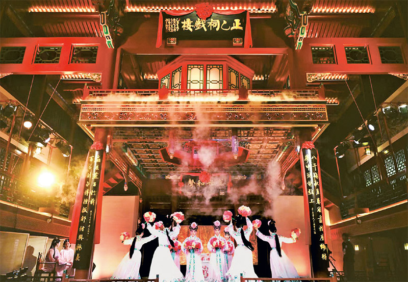 正乙祠戲樓里，昆曲《牡丹亭》經(jīng)典名段正在上演。 正乙祠戲樓供圖