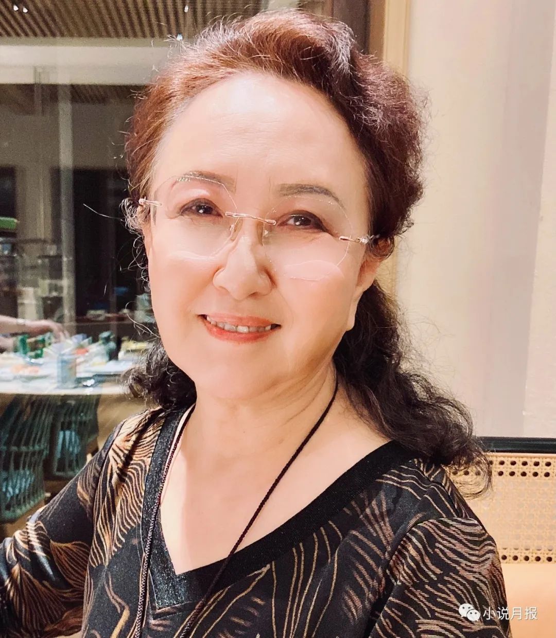 馬曉麗，一級作家。主要作品有長篇小說《楚河漢界》、中短篇小說集《手臂上的藍玫瑰》《催眠》、長篇傳記文學《王大珩轉(zhuǎn)》、長篇紀實散文《閱讀父親》，并有多部作品被改編為話劇和影視劇。曾獲第六屆魯迅文學獎、首屆曹雪芹華語文學大獎、第一屆中國女性文學獎等獎項。