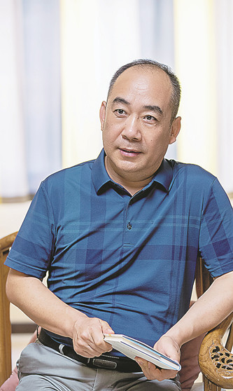 桫欏（《詩選刊》主編、中國(guó)作協(xié)網(wǎng)絡(luò)文學(xué)委員會(huì)委員）
