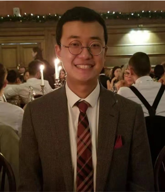 劉洋，南京大學(xué)英語系牛津大學(xué)英語系聯(lián)合培養(yǎng)博士，現(xiàn)任南京大學(xué)英語系助理研究員。主要研究方向?yàn)樵缙诂F(xiàn)代英國文學(xué)和現(xiàn)實(shí)主義文學(xué)。