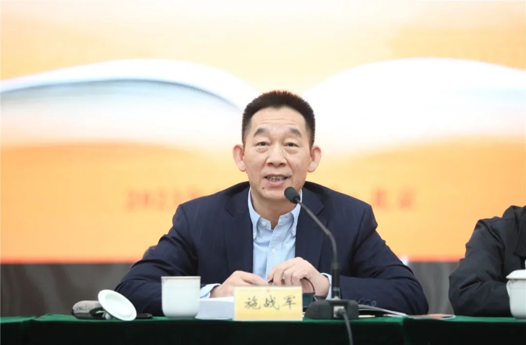 中國作協(xié)黨組成員、書記處書記施戰(zhàn)軍主持活動