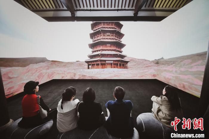 觀眾以全新角度的沉浸登臨體驗，感受古塔所承載的唐遼之風和中古文化美感。(瑞安新天地供圖)