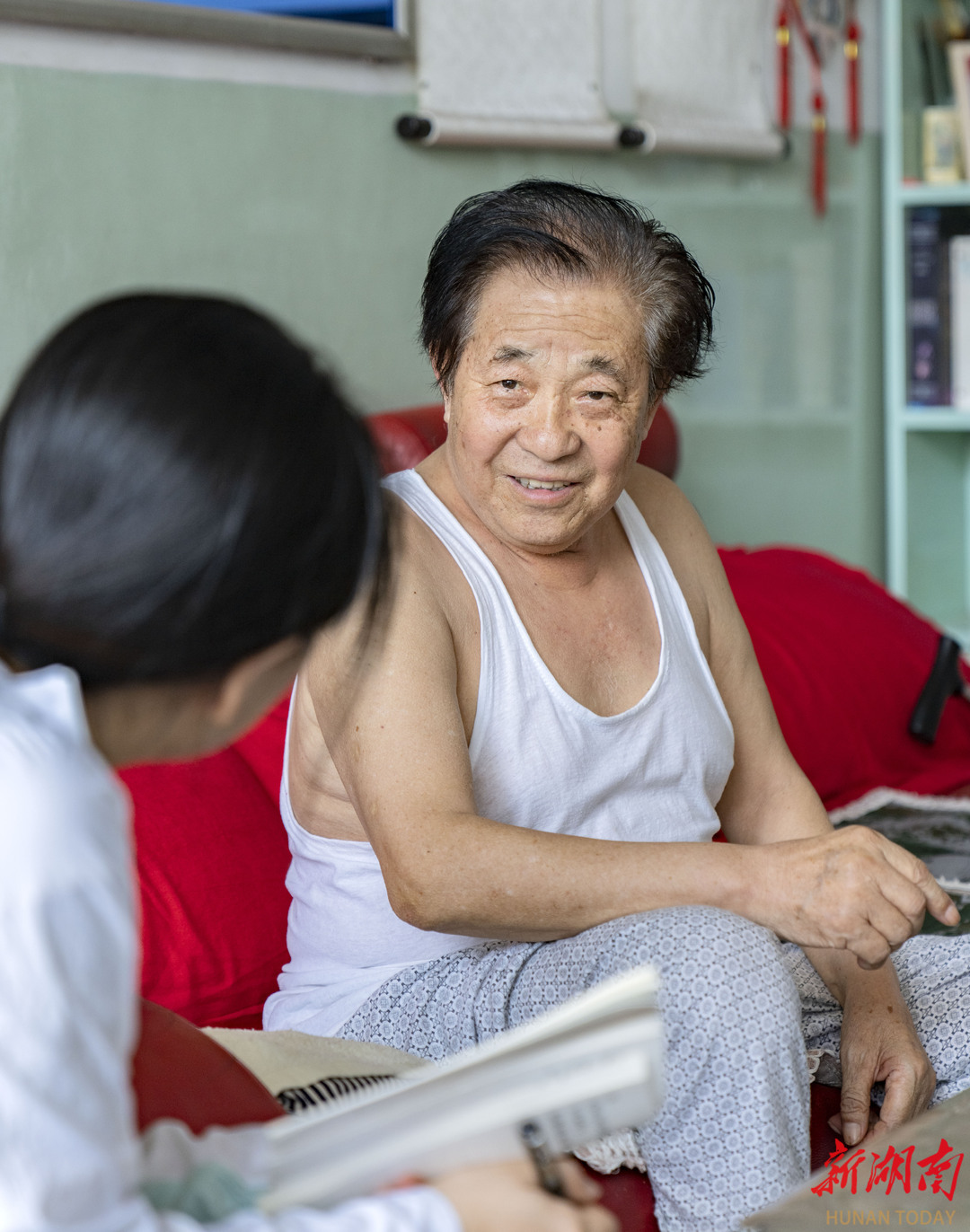 7月27日，賈家莊村村民任彥雄講述當(dāng)年馬烽在村里的往事。