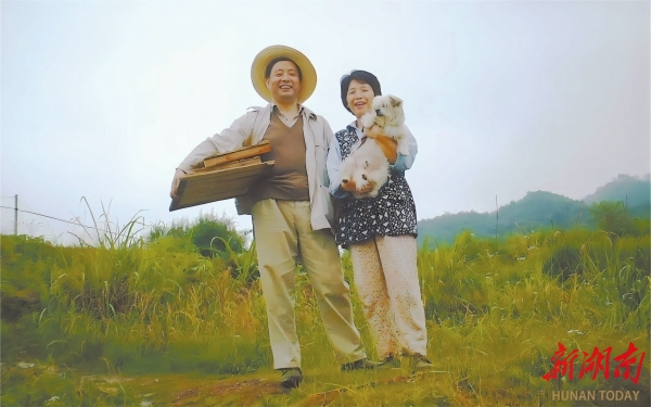 韓少功夫婦帶著一只叫“三毛”的狗來了八景。資料照片