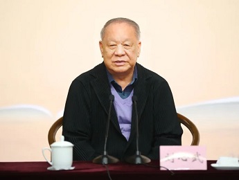 “行萬(wàn)里路”與“讀萬(wàn)卷書”是作家“兩個(gè)重要的寫作資源”