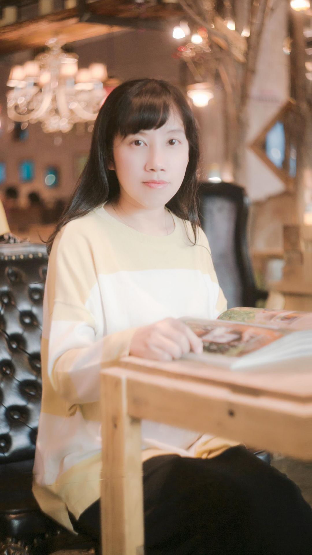 藤萍 廈門人，網絡文學作家。2000年考入中山大學法律系，同年以《鎖檀經》獲第一屆花雨“花與夢”全國浪漫小說征文大賽第一名，此后相繼出版多部作品。2018年《未亡日》獲“北京大學2017網絡文學年榜”女頻榜榜首。