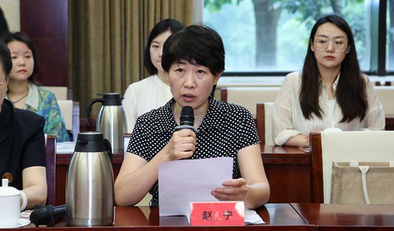 8月11日，總計(jì)票人向評委會(huì)報(bào)告選票情況