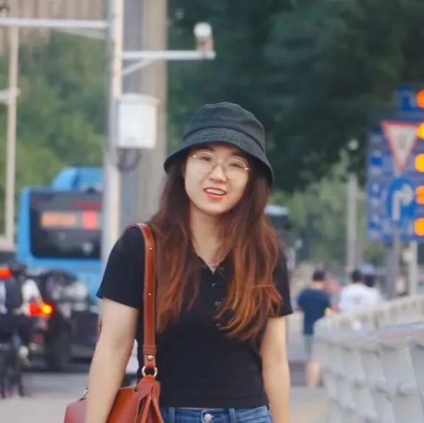王秋實(shí)，中國(guó)作協(xié)網(wǎng)絡(luò)文學(xué)中心研究處干部。畢業(yè)于北京師范大學(xué)文學(xué)院、萊頓大學(xué)比較文學(xué)與文學(xué)理論專業(yè)，曾在游戲研發(fā)行業(yè)任七年世界觀、劇情及關(guān)卡設(shè)計(jì)師，多年游戲玩家。目前研究方向?yàn)榫W(wǎng)絡(luò)文學(xué)產(chǎn)業(yè)、網(wǎng)絡(luò)文學(xué)與游戲文化等。