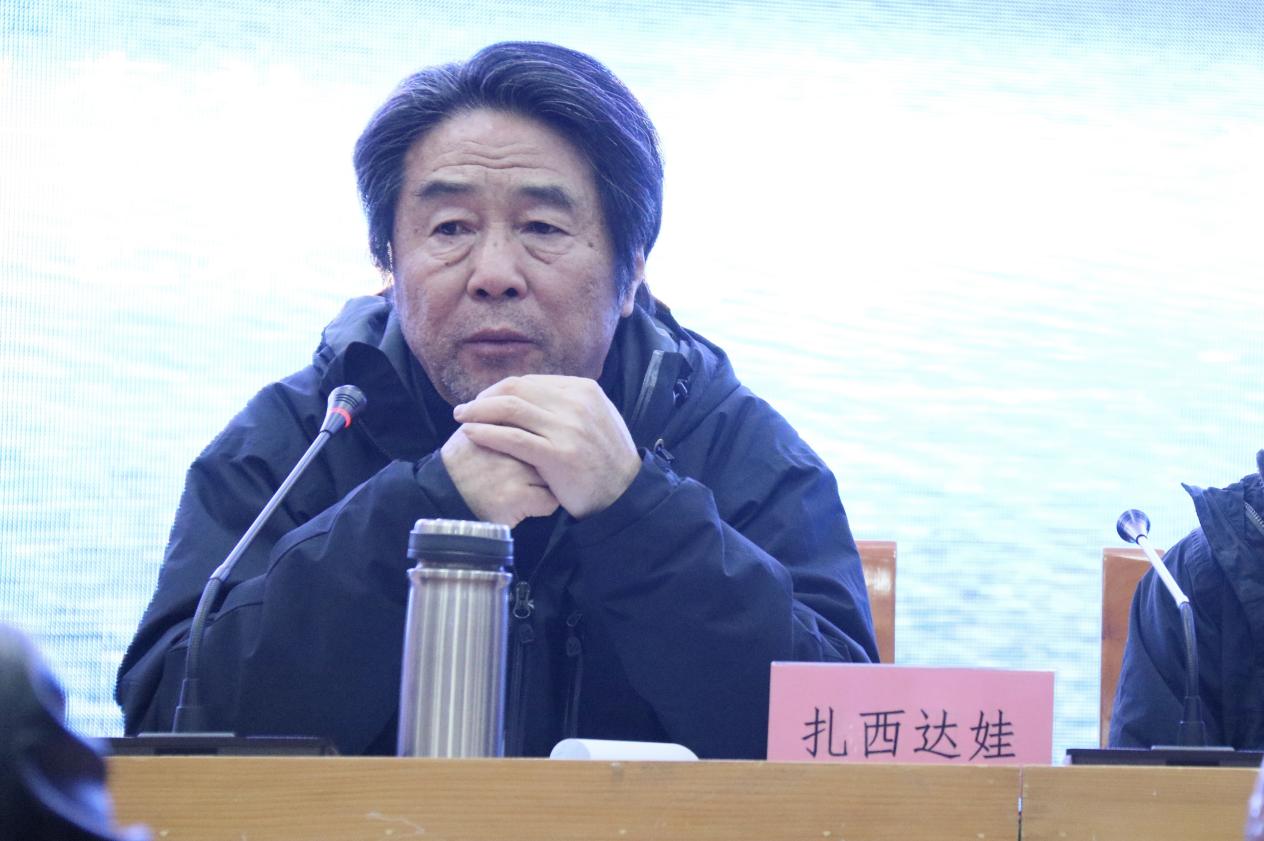 西藏自治區(qū)政協(xié)副主席、文聯(lián)主席扎西達娃在開班儀式講話