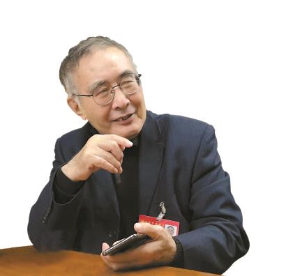 1943年出生。作家、國(guó)家一級(jí)編劇。享受政府特殊津貼。主要作品有長(zhǎng)篇小說(shuō)《桑那高地的太陽(yáng)》《泥日》《高緯度戰(zhàn)栗》等，與小說(shuō)同期創(chuàng)作的同名長(zhǎng)篇電視連續(xù)劇《蒼天在上》《大雪無(wú)痕》《省委書記》播出后，均在國(guó)內(nèi)外引起強(qiáng)烈反響。長(zhǎng)篇小說(shuō)《大雪無(wú)痕》獲國(guó)家圖書獎(jiǎng)。