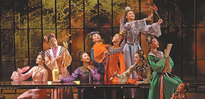 江蘇大劇院原創(chuàng)民族舞劇《紅樓夢(mèng)》劇照。  　　祖忠人攝