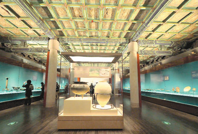 “璀璨波斯——伊朗文物精華展”現(xiàn)場。 　　杜建坡攝
