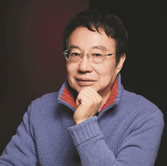 丁帆，南京大學(xué)文學(xué)院教授。曾任國(guó)務(wù)院學(xué)位委員會(huì)中文學(xué)科組第四、第五屆學(xué)科評(píng)議組成員，中國(guó)社會(huì)科學(xué)中文學(xué)科評(píng)審委員。有論著二十余部，另著有散文隨筆集十余部