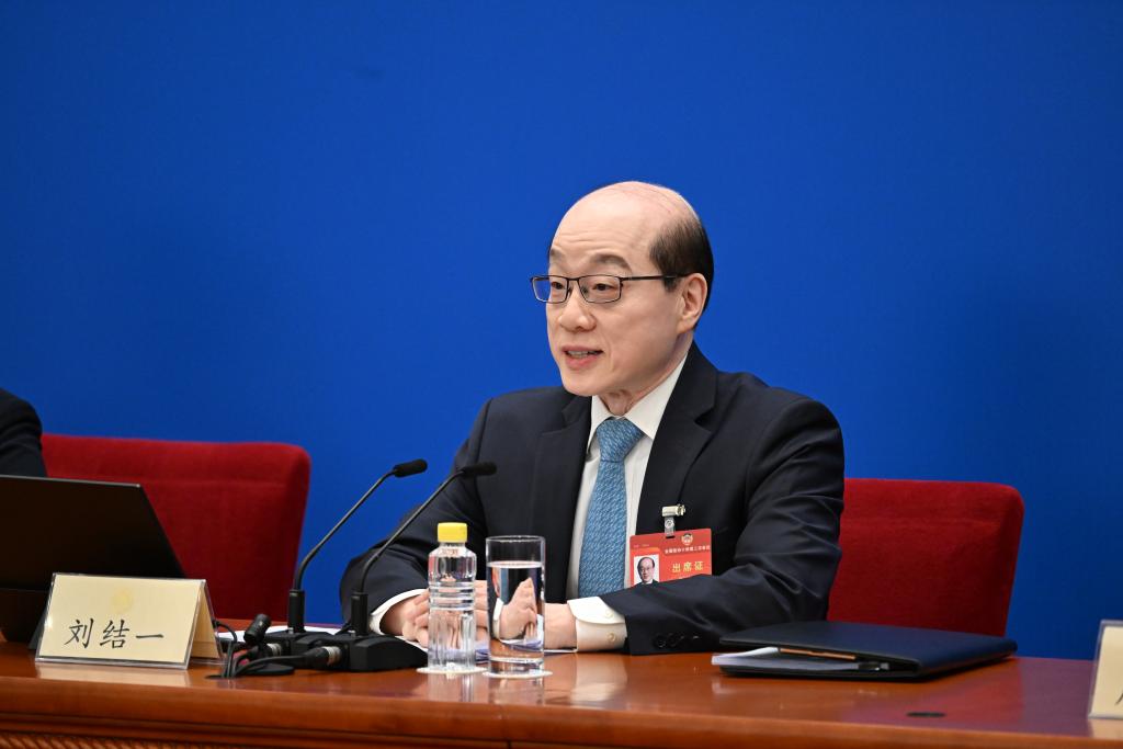 3月3日，全國政協(xié)十四屆二次會議新聞發(fā)布會在北京人民大會堂舉行。大會新聞發(fā)言人劉結(jié)一向中外媒體介紹本次大會有關(guān)情況并回答記者提問。?新華社記者 金立旺 攝