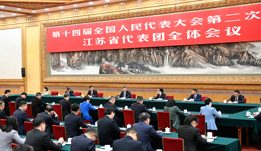 3月5日，中共中央總書記、國家主席、中央軍委主席習(xí)近平參加他所在的十四屆全國人大二次會議江蘇代表團(tuán)審議。新華社記者 謝環(huán)馳 攝