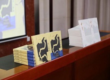 陳河：“文學(xué)騎手”一直在路上長篇小說《誤入孤城》作為陳河經(jīng)驗與想象的最新成果，為讀者展示了一幅描繪清末民初溫州地方文明史的探險地圖。 [詳細]